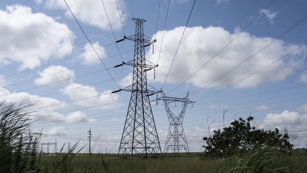 Gobierno de AMLO da ‘portazo en la cara’ a la IP y cancela nueva subasta eléctrica